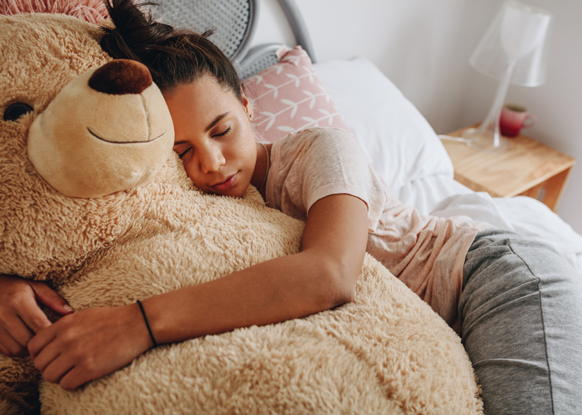 Pourquoi a-t-on besoin d'un doudou, parfois encore à l'âge adulte