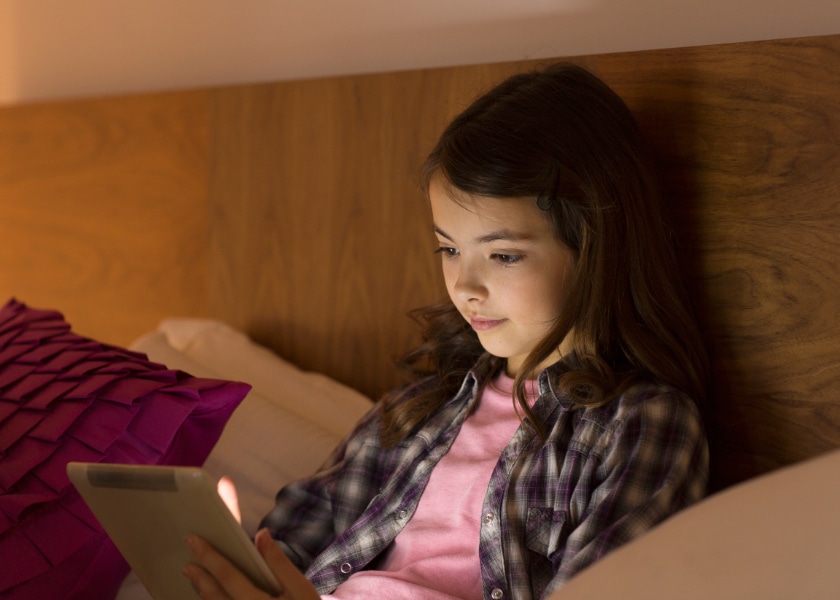 fille ecran tablette julie magazine