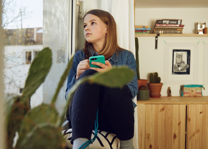 fille pensive triste julie magazine