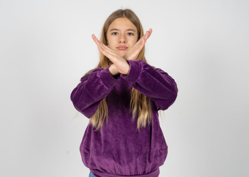 dire non bras croises julie magazine